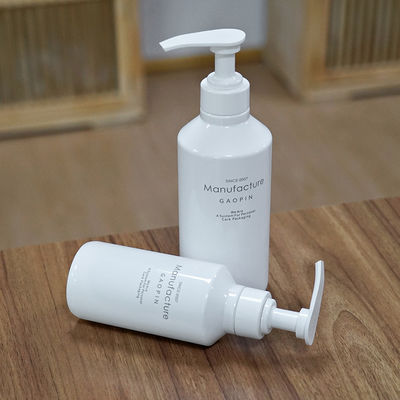 QS 백색 애완 동물 샴푸는 머리 조절기를 위한 300ml 500ml 로션 펌프를 병에 넣습니다
